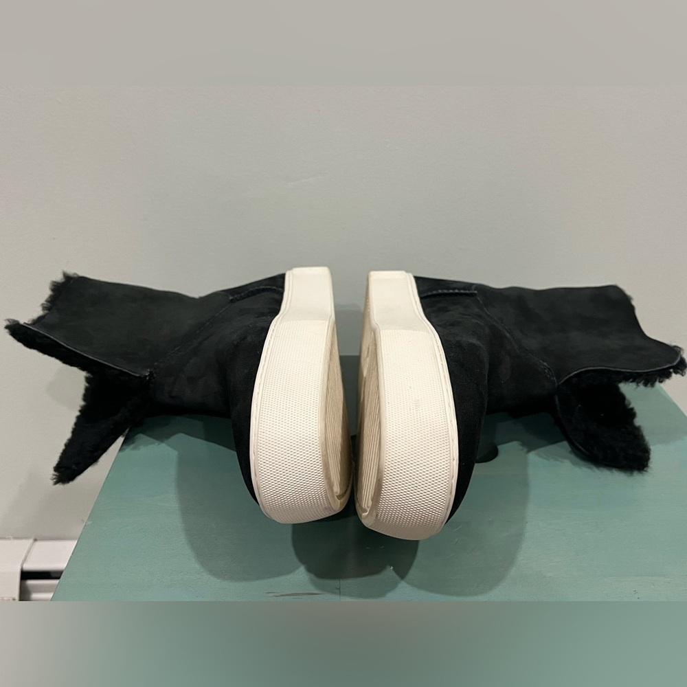 UGG Lynus cuffable Black Suede Fur-Lined sneaker 9.5 Boots - Picture 10 of 11